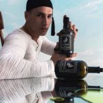 Trashy clothing e Olive Odyssey collaborano in un'ode alla Palestina e al suo artigianato Sotto la forma di una bottiglia di olio d'oliva inedita e in edizione limitata