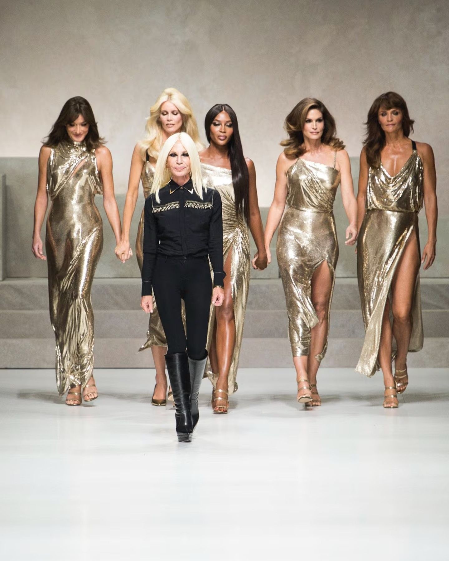 Aujourd&apos;hui, le futur de Versace s&apos;écrit  Un closing symbolique qui a lieu le jour de l’anniversaire du légendaire Gianni Versace