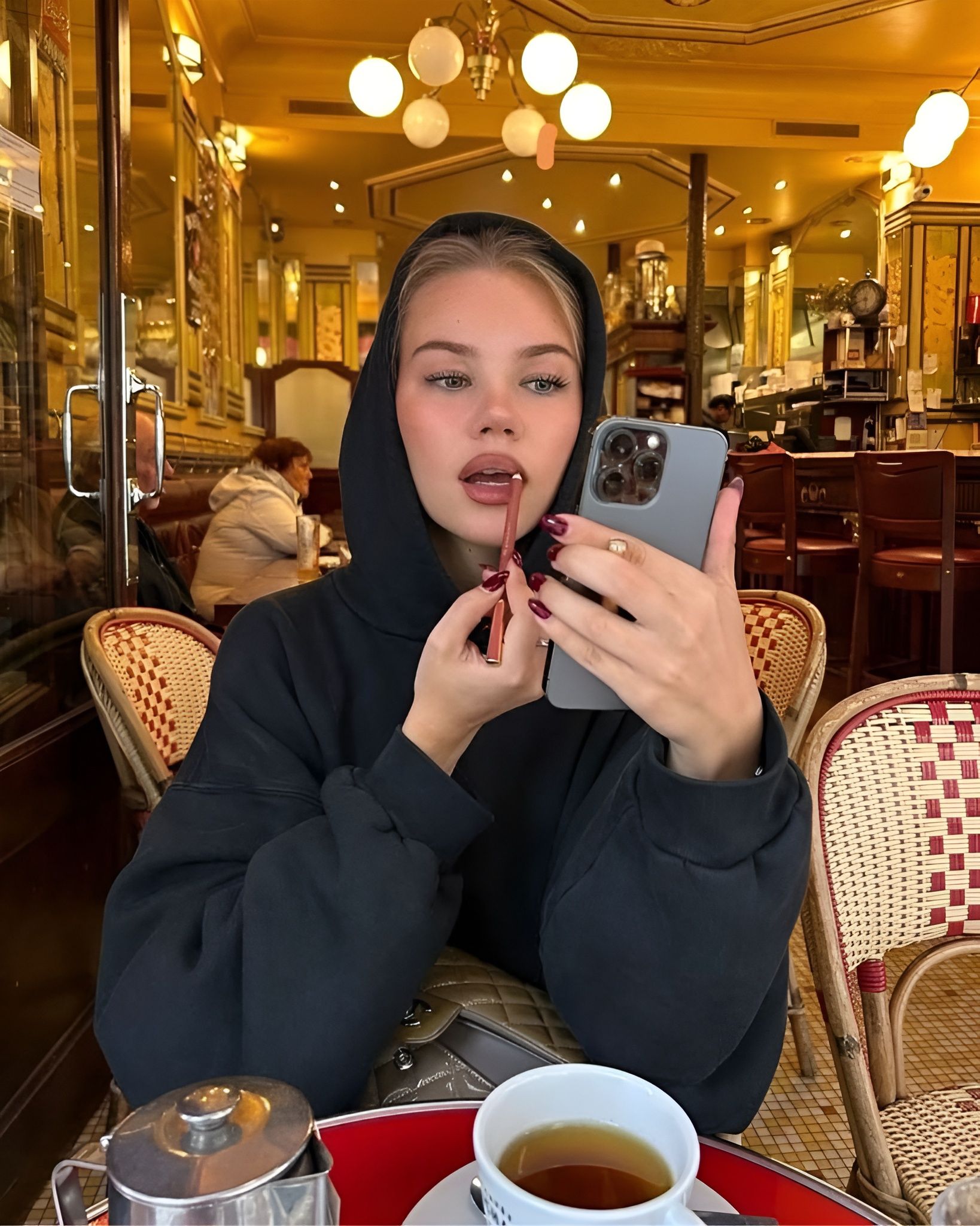 Guida ai regali di Natale per l'amica fissata con il beauty Dalla skincare e il make-up alla cura dei capelli, passando per quella delle mani