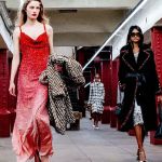 5 cose che abbiamo amato dello show Chanel Métiers d'Art 2026  La visione di Matthieu Blazy prende forma a New York e migliora di look in look