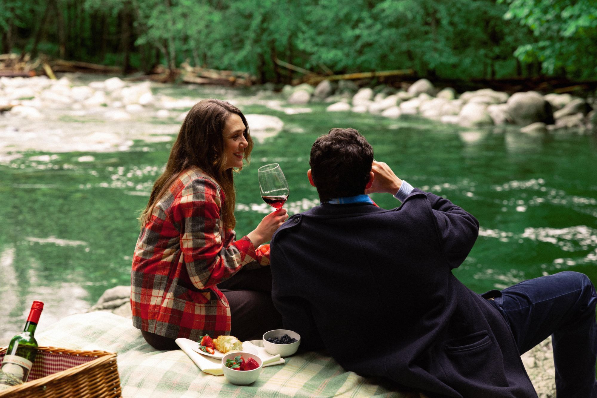 Eternity è un antidoto al cinismo delle relazioni Elizabeth Olsen, Miles Teller e Callum Turner si incontrano in un bar | Image 593771