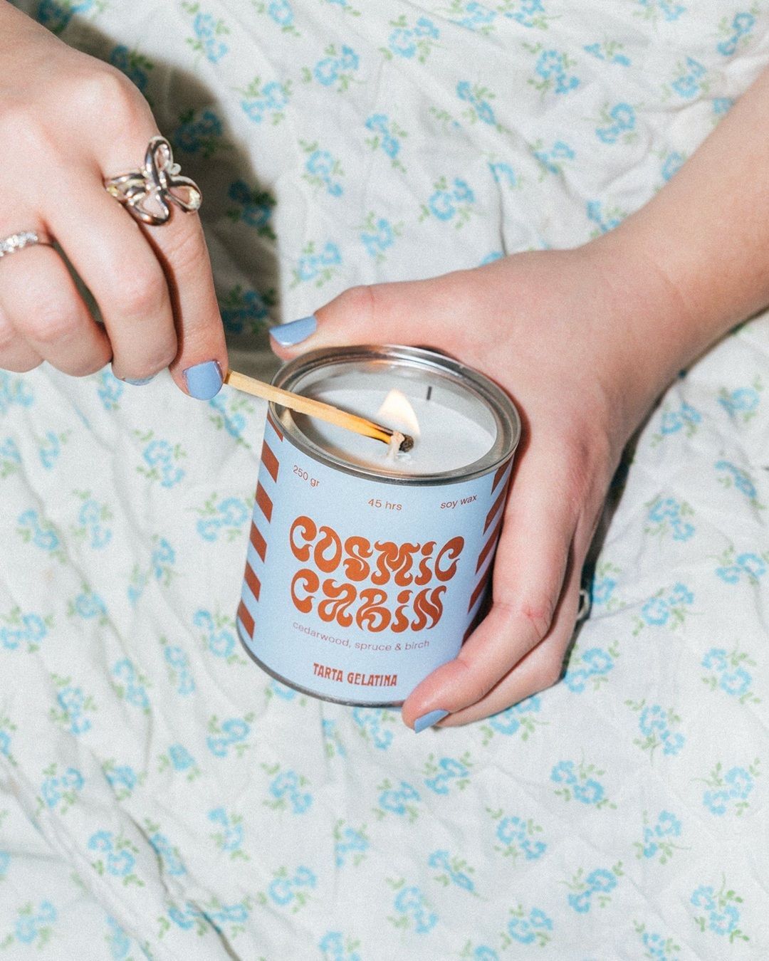 Una candela è davvero il peggior regalo di Natale al mondo? Perché continuiamo a regalarla