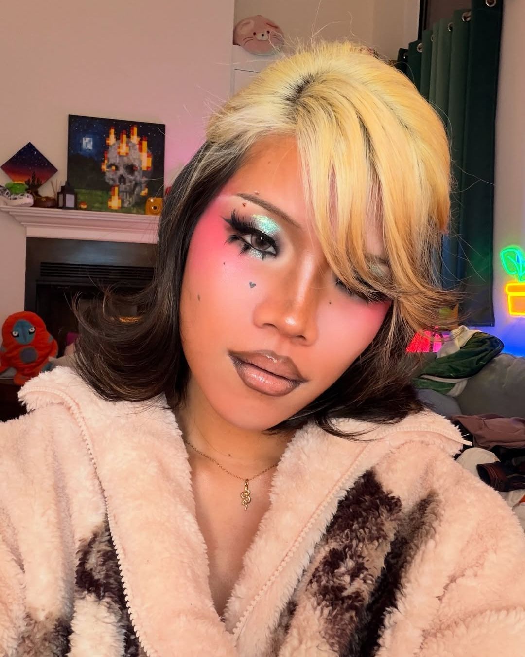 Il beauty si è dimenticato dei content creator trans? La situazione negli Stati Uniti nelle parole di Freddie Chen