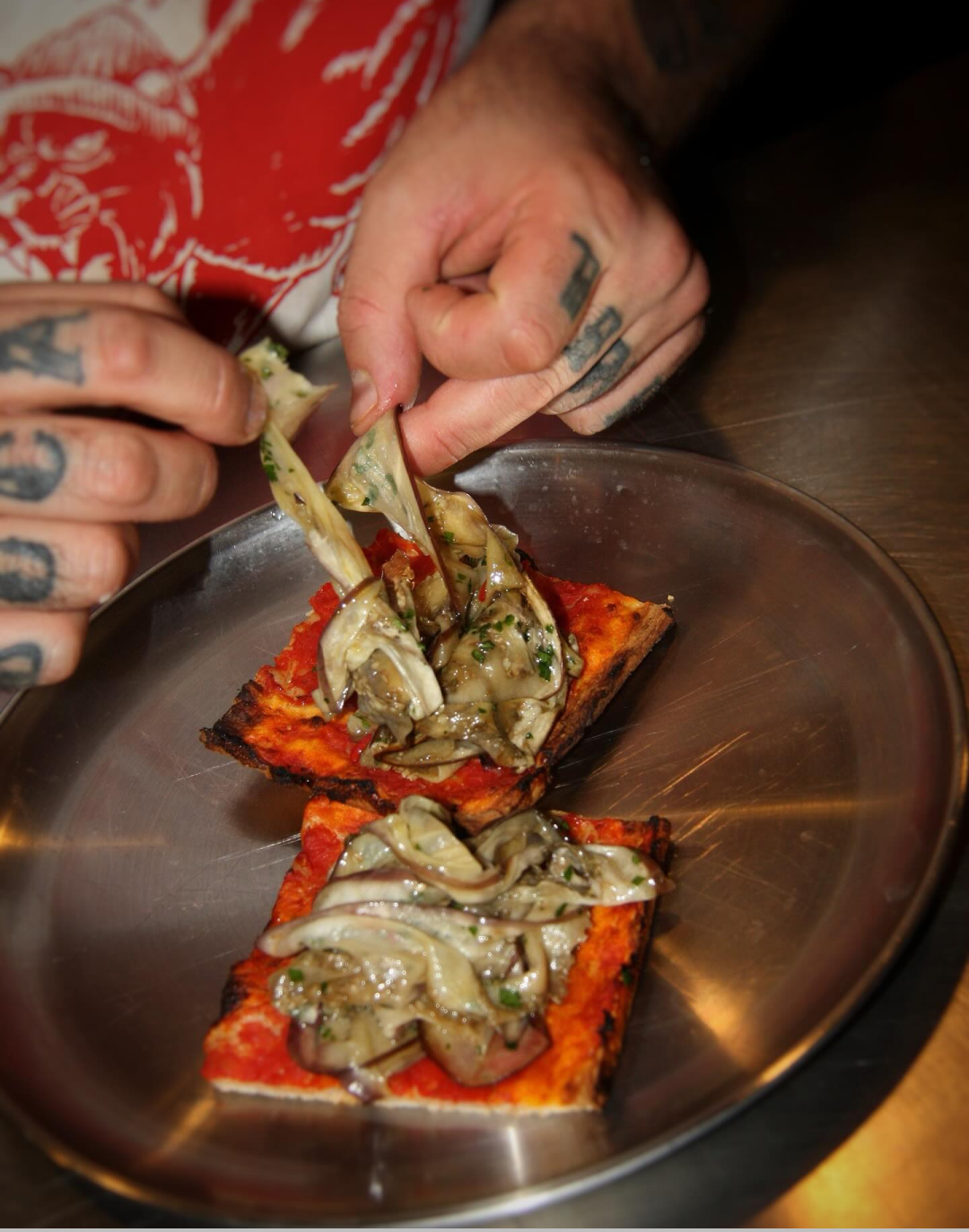 I milanesi hanno scoperto la pizza romana Grazie soprattutto a due recenti apertura che stanno facendo molto parlare, Futura e Pantera