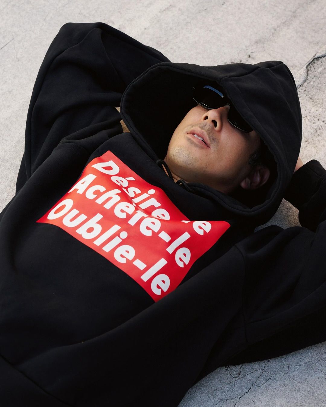 Untitled (The Drop) è tornato La capsule di Barbara Kruger con Performa e ITEM IDEM | Image 595190