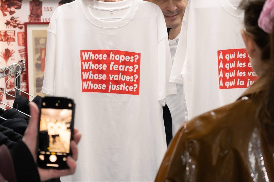 Untitled (The Drop) è tornato La capsule di Barbara Kruger con Performa e ITEM IDEM | Image 595183