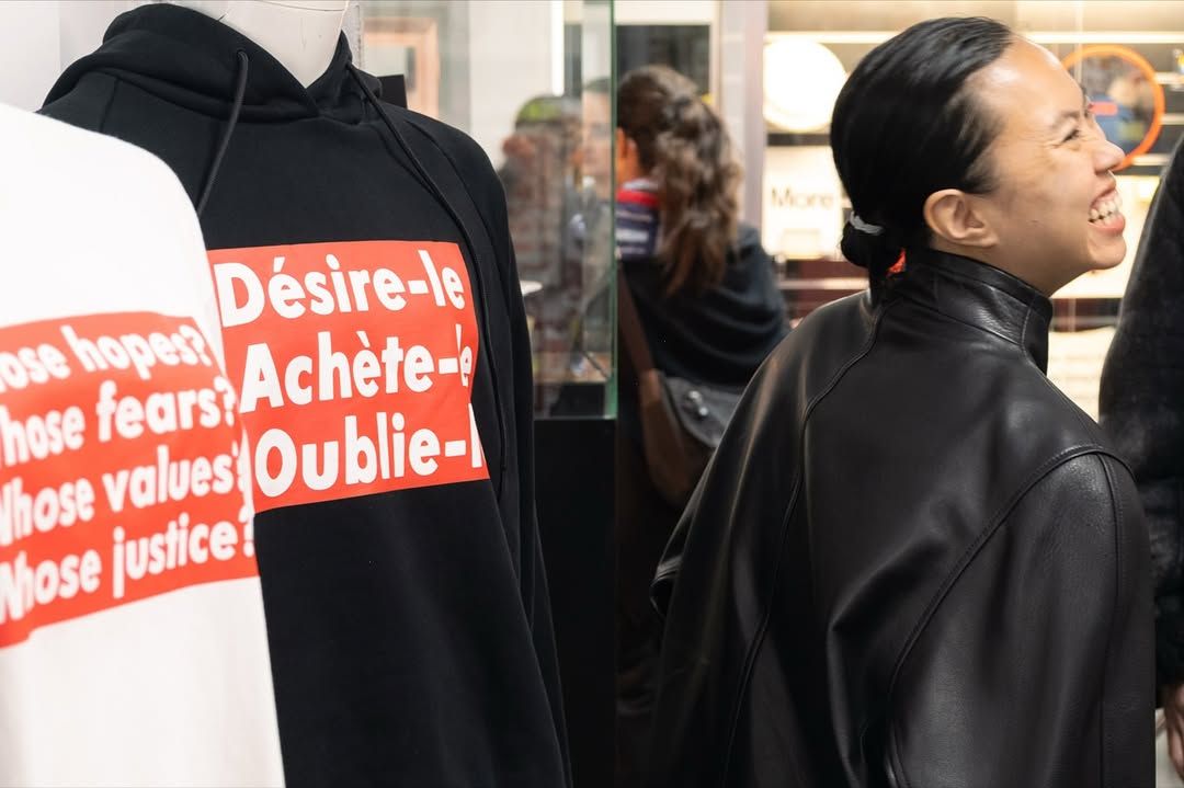 Untitled (The Drop) è tornato La capsule di Barbara Kruger con Performa e ITEM IDEM | Image 595182