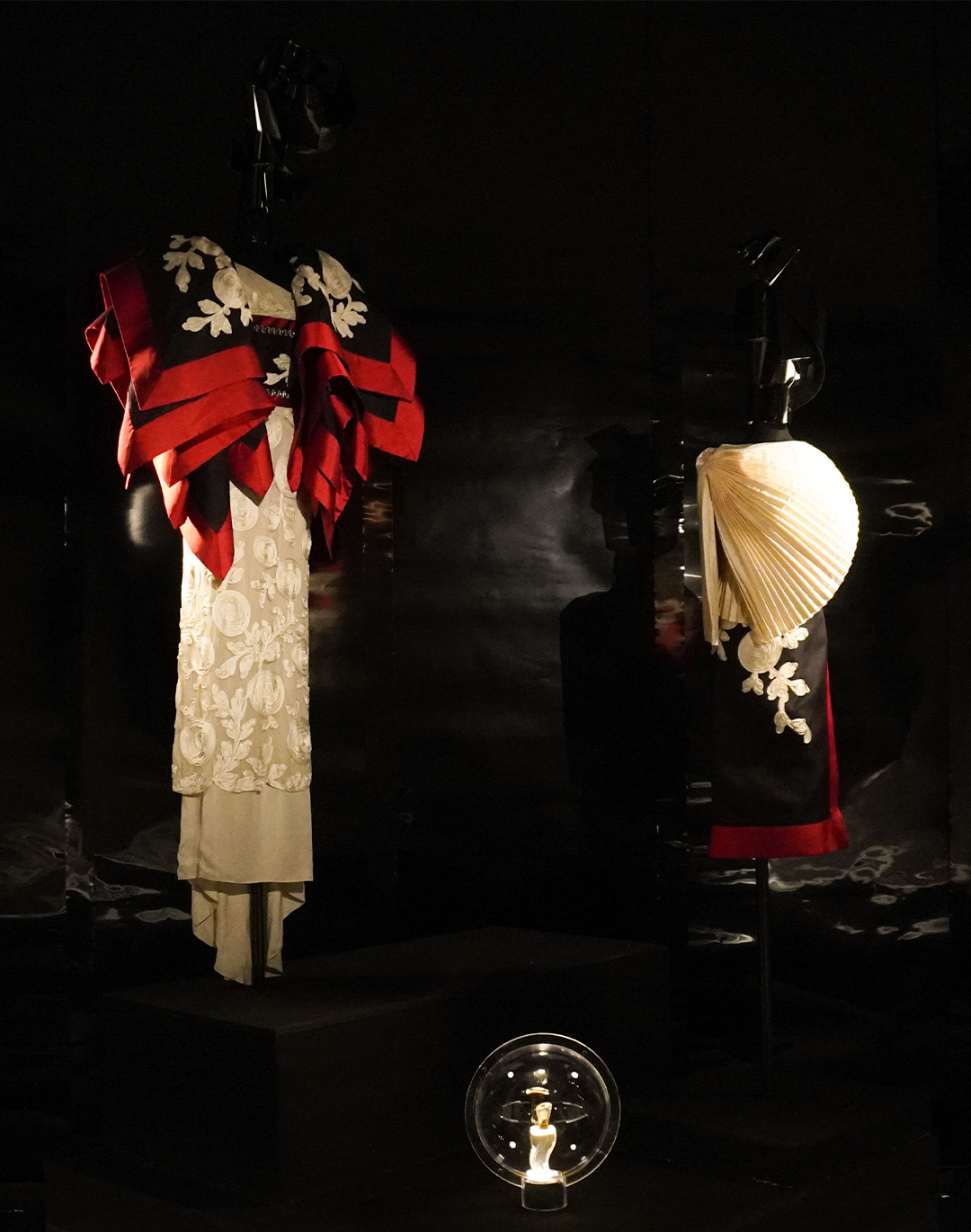 SARLI la mostra che celebra la sartoria napoletana Un percorso attraverso le creazioni di Fausto Sarli, tra sartoria, tradizione e glamour