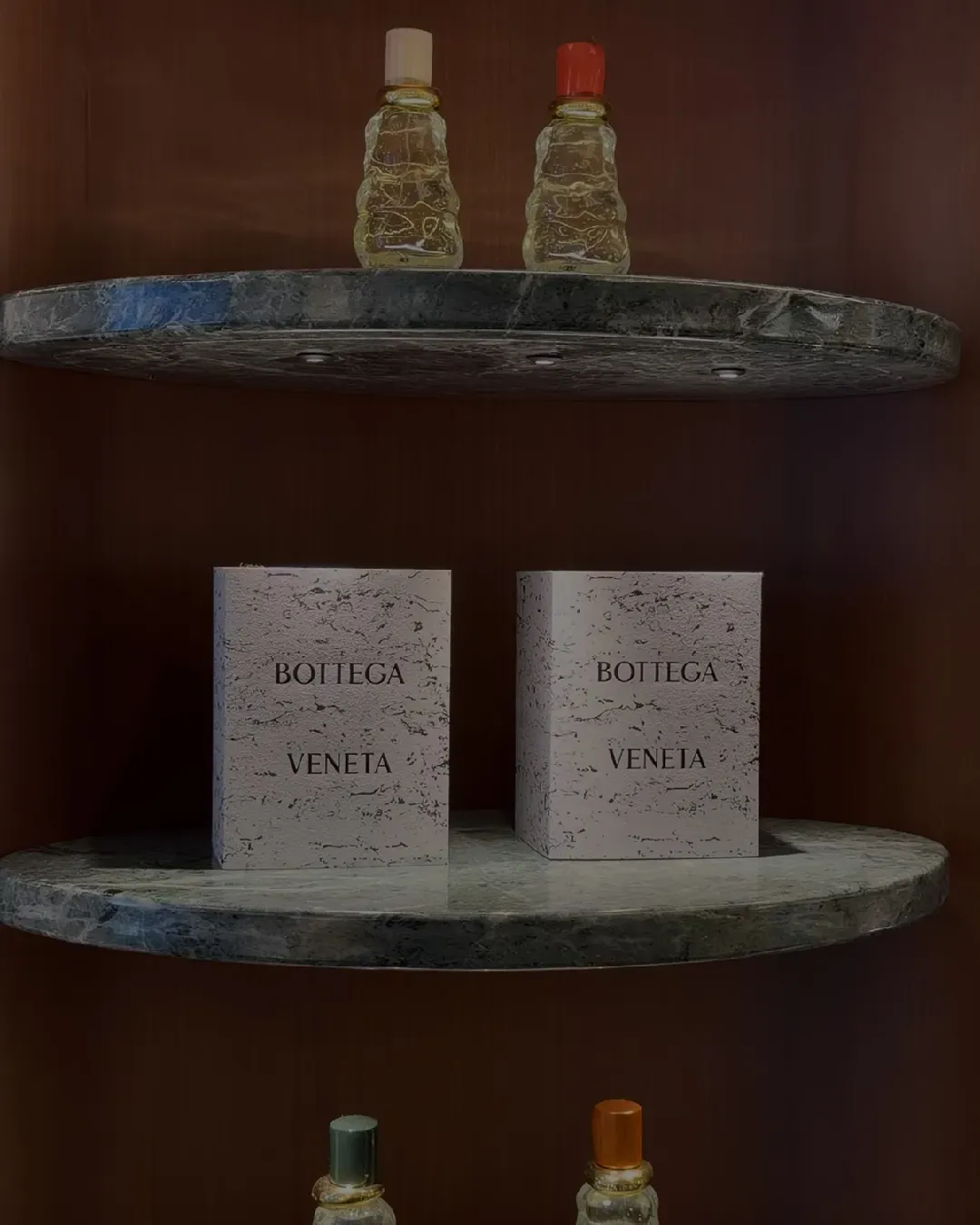 Bottega Veneta presents its new fragrance collection “Midnight” And opens a new corner dedicated to perfumes at Rinascente Milano