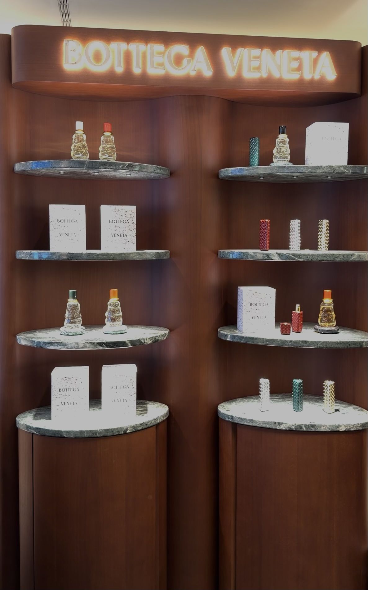 Bottega Veneta presenta la nuova collezione di fragranze Midnight E apre un nuovo corner dedicato ai profumi in Rinascente Milano | Image 595617