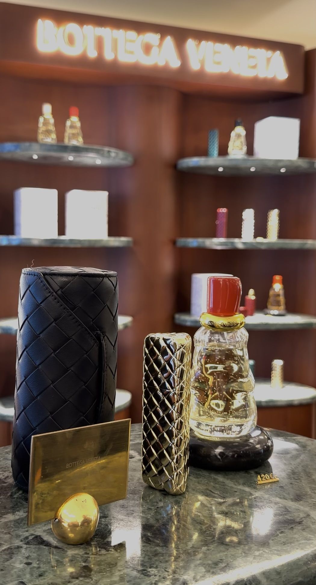 Bottega Veneta presenta la nuova collezione di fragranze Midnight E apre un nuovo corner dedicato ai profumi in Rinascente Milano | Image 595613