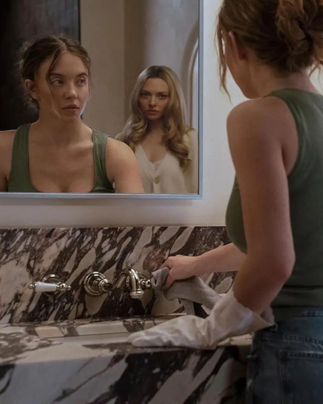 The housemaid does not want to be sophisticated and that's fine The protagonists are Amanda Seyfried and Sydney Sweeney, for a work with good for her vibes