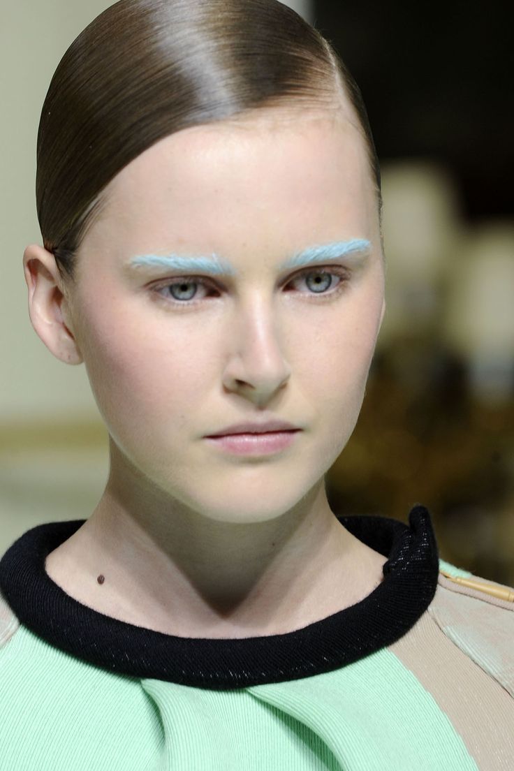 Runway throwback: makeup looks from past fashion shows to draw inspiration from From graphic eyeshadows and sparkling lips to vibrant colors and frosty lips | Image 596752