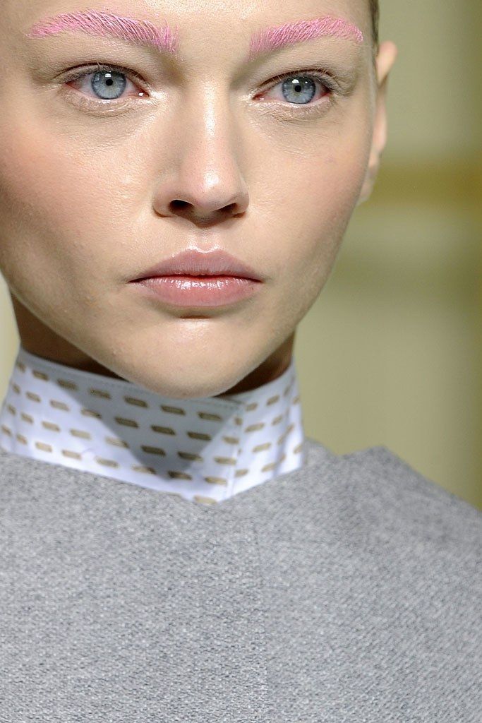 Runway throwback: makeup looks from past fashion shows to draw inspiration from From graphic eyeshadows and sparkling lips to vibrant colors and frosty lips | Image 596753