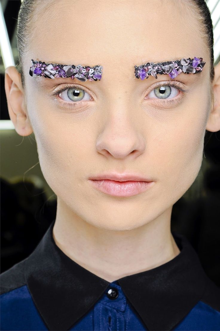 Runway throwback: makeup looks from past fashion shows to draw inspiration from From graphic eyeshadows and sparkling lips to vibrant colors and frosty lips | Image 596740