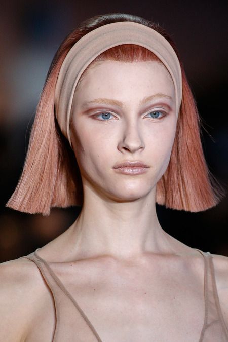 Runway throwback: makeup looks from past fashion shows to draw inspiration from From graphic eyeshadows and sparkling lips to vibrant colors and frosty lips | Image 596756