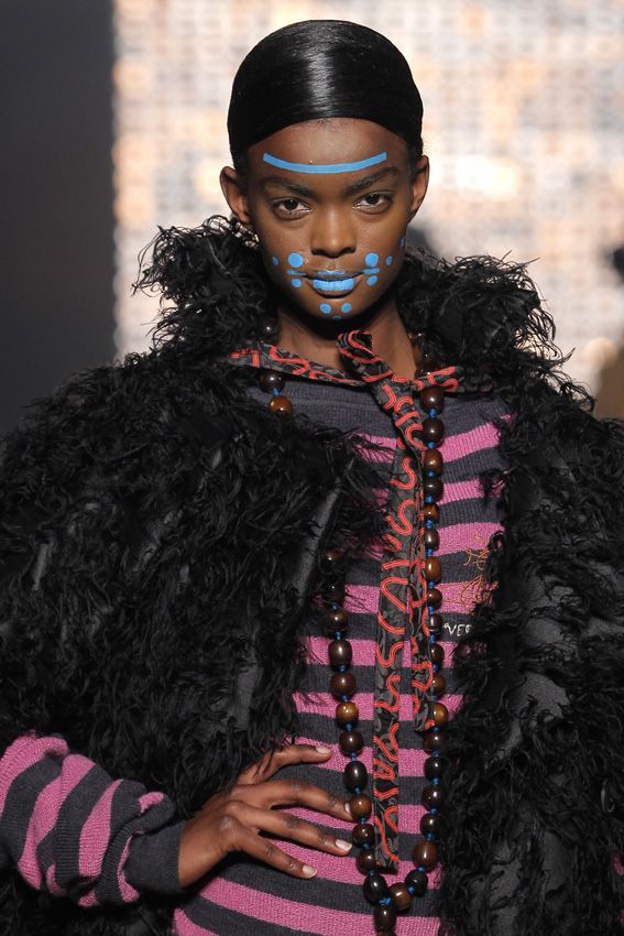 Runway throwback: makeup looks from past fashion shows to draw inspiration from From graphic eyeshadows and sparkling lips to vibrant colors and frosty lips | Image 596739