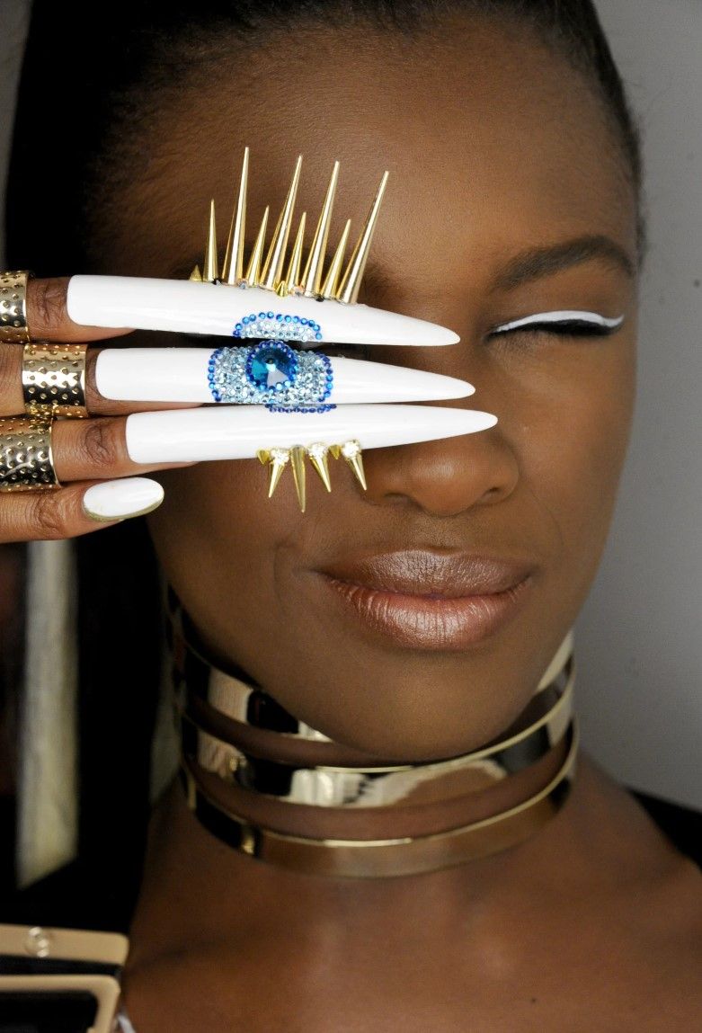 Runway throwback: the most iconic nail art The detail that is often ignored, simply because if noticed, it would steal the whole scene | Image 596823