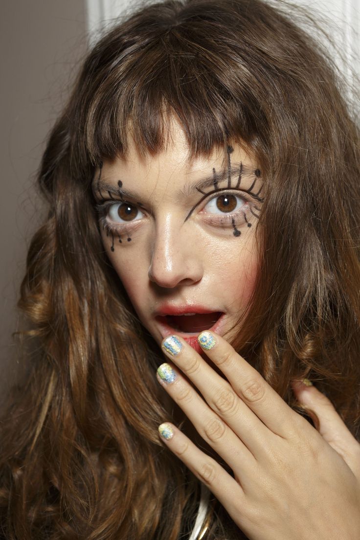 Runway throwback: the most iconic nail art The detail that is often ignored, simply because if noticed, it would steal the whole scene | Image 596815