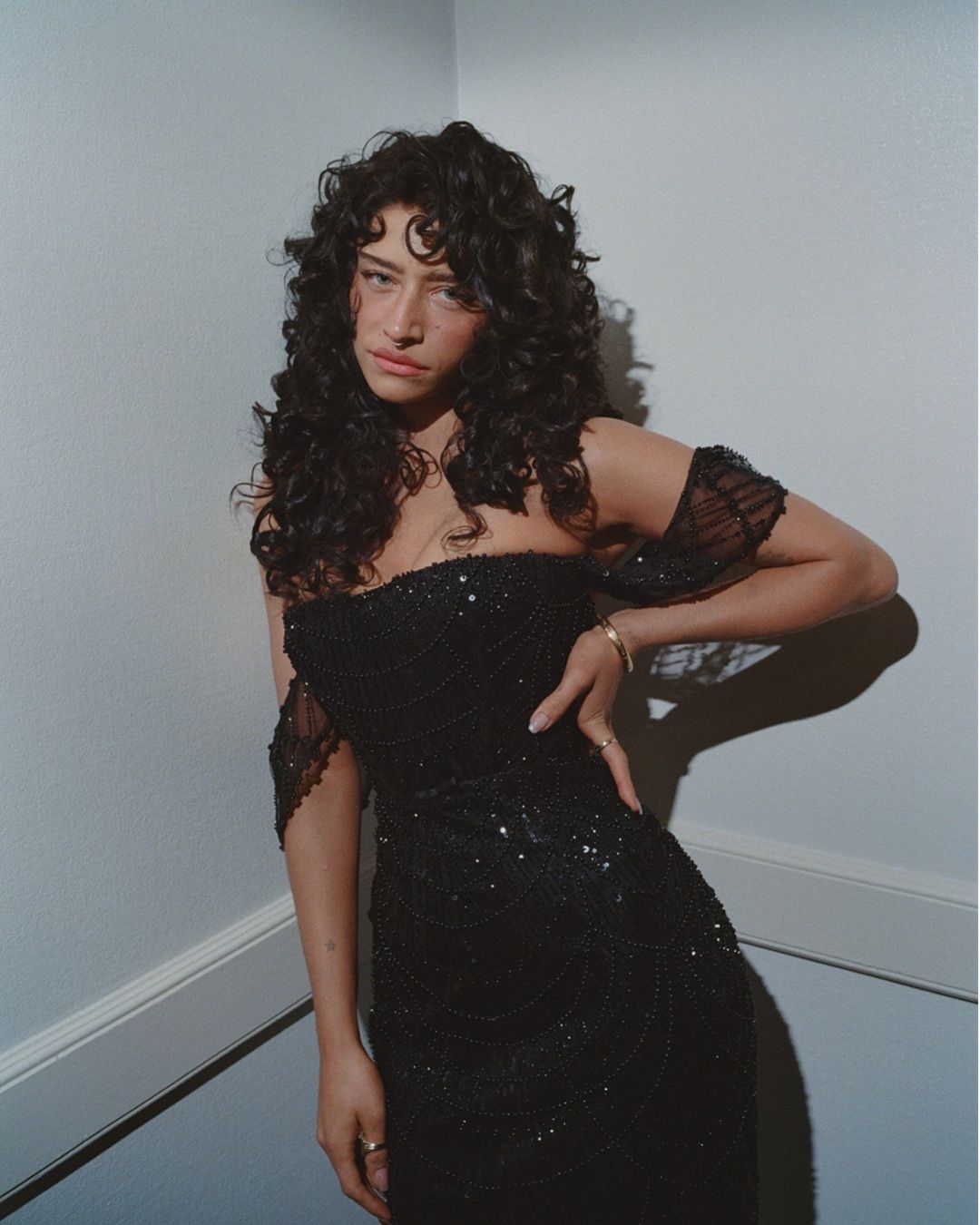 È una parrucca o sei solo gelosa? Da Odessa A’zion a Sabrina Carpenter, il parrucca-gate è l’hair game del momento