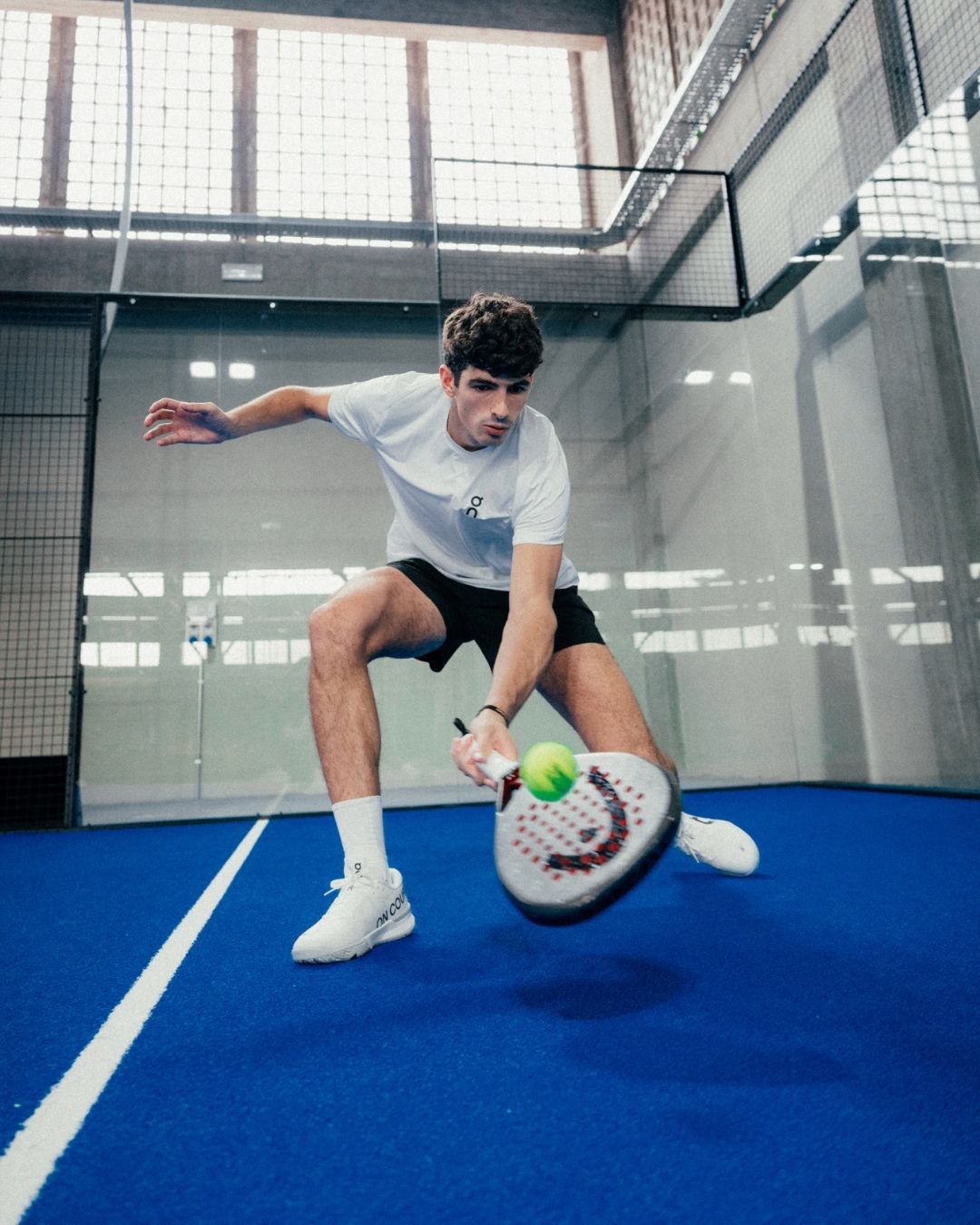 On entra ufficialmente nel padel E quindi, sempre più negli sport da racchetta