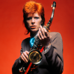 BlackStar Theory: La morte di David Bowie è stata essa stessa un’opera d’arte? Riflessioni e teorie a dieci anni di distanza dalla scomparsa del cantante inglese.