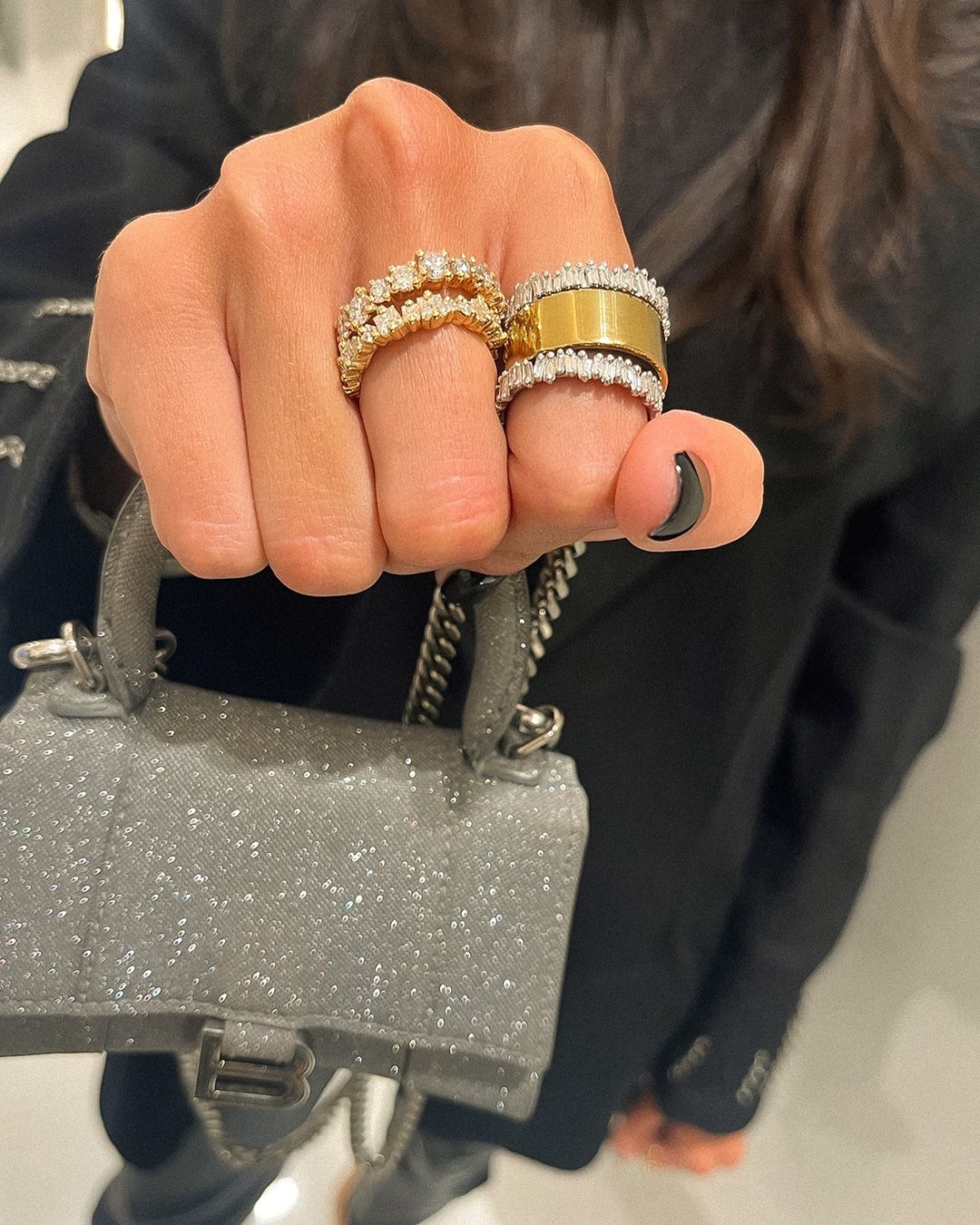 Le ring jacket trasformano lo smart ring in un oggetto di desiderio Salute, stile e diamanti. Quando la nuova frontiera della gioielleria incontra la wearable tech