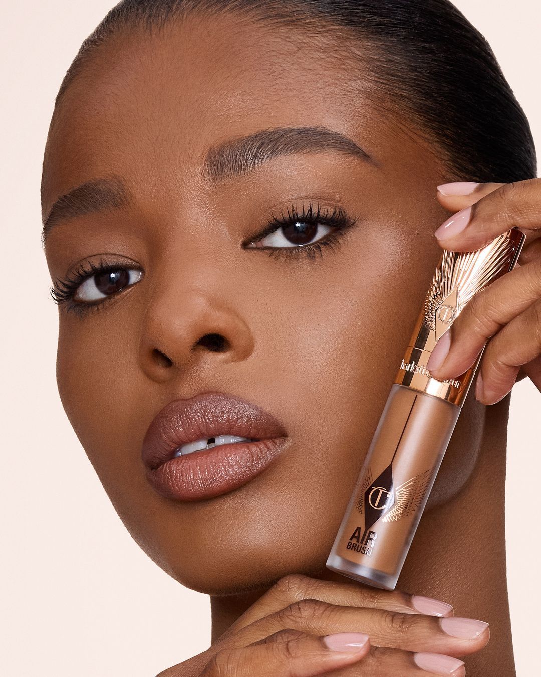 Charlotte Tilbury presents the new Airbrush Flawless Blur Concealer Total coverage and 24-hour crease-free, directly on Sephora