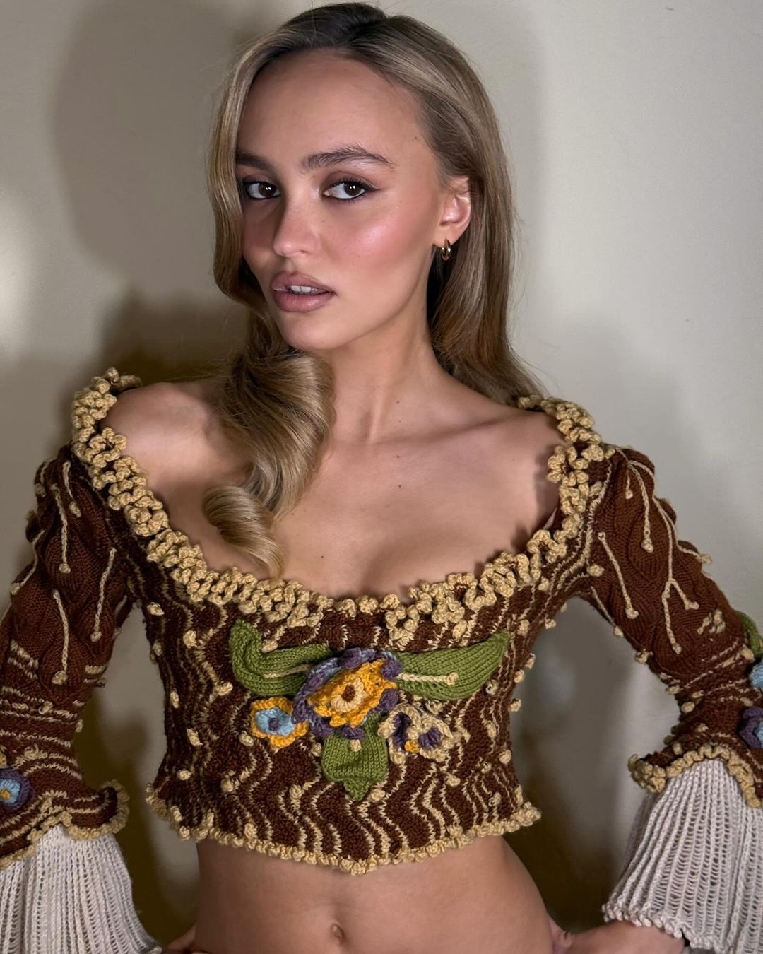 Milk tea hair is the hair color to try this year Somewhere between beige and blonde, it’s the chicest shade of 2026