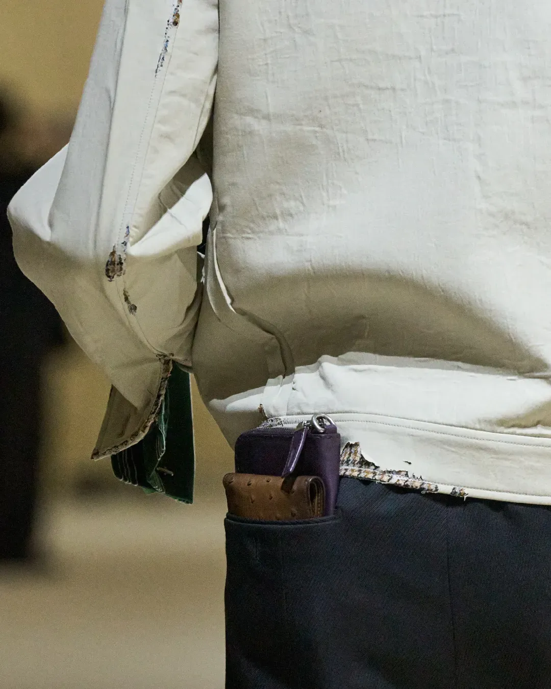 5 cose che vi sono sfuggite allo show di Prada  Nella collezione Men's Fw26, il diavolo sta nei dettagli