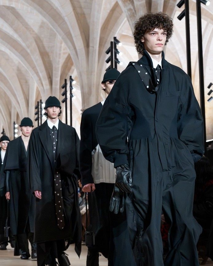 Le forme libere della collezione FW26 di IM MEN  In questa stagione il brand ricerca l'essenza oltre la forma