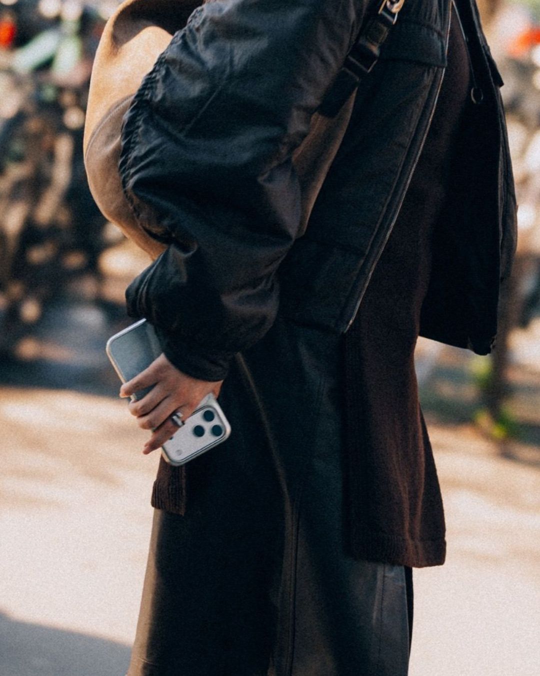 Grok e l’IA senza limiti: milioni di immagini sessualizzate e un vuoto di responsabilità Chi deve agire? Lo abbiamo chiesto agli esperti