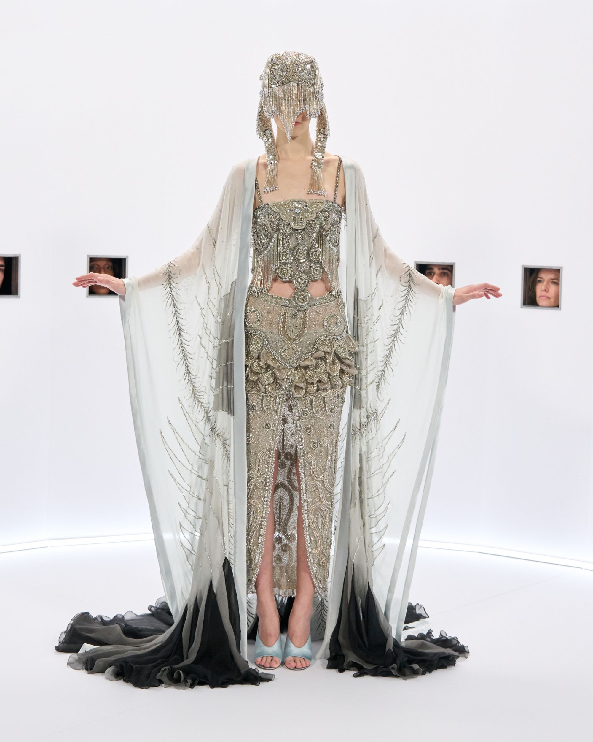 La sacralità dell’immagine nella collezione Haute Couture SS26 di Valentino Alessandro Michele e la sua protesta poetica contro la velocità dei tempi moderni