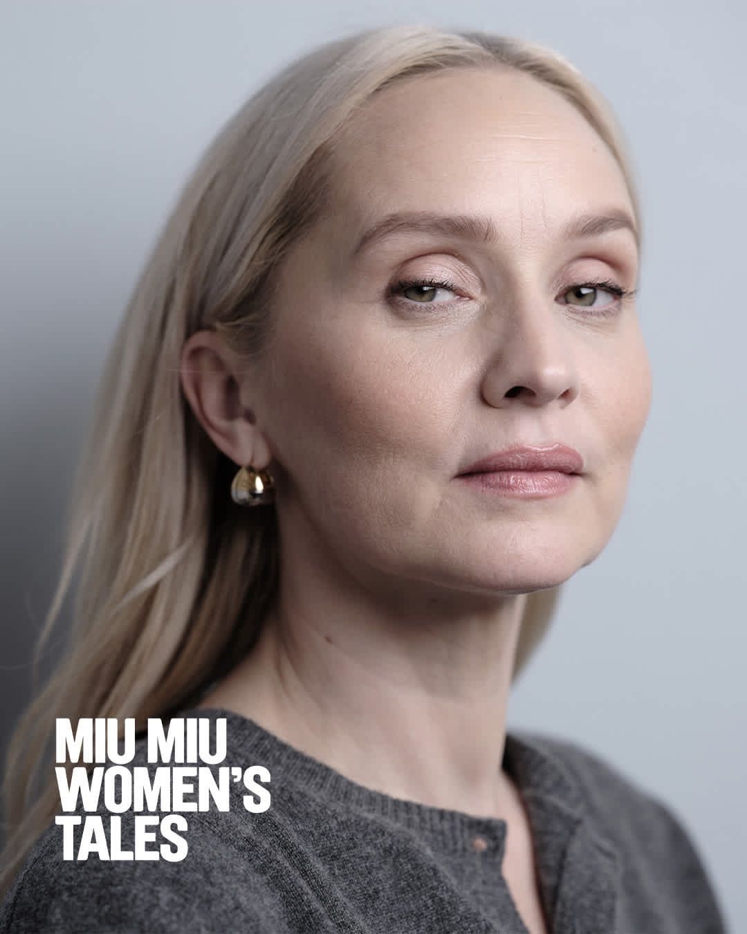 L’ultima favola (indisciplinata) di Miu Miu parla la lingua di Mona Fastvold Un nuovo capitolo del progetto cinematografico del brand tra moda, vulnerabilità e visione autoriale