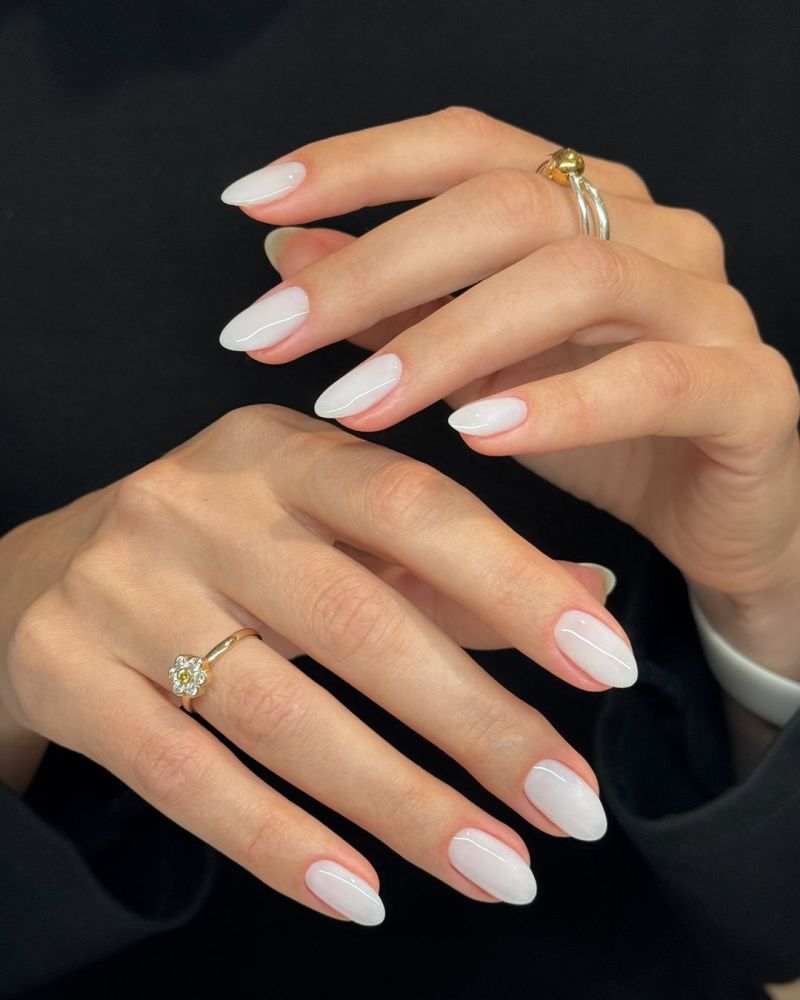Cloud Dancer nails: the chic white manicure trend of 2026 - nss G-Club Cloud Dancer nails: the chic white manicure trend of 2026 - nss G-Club