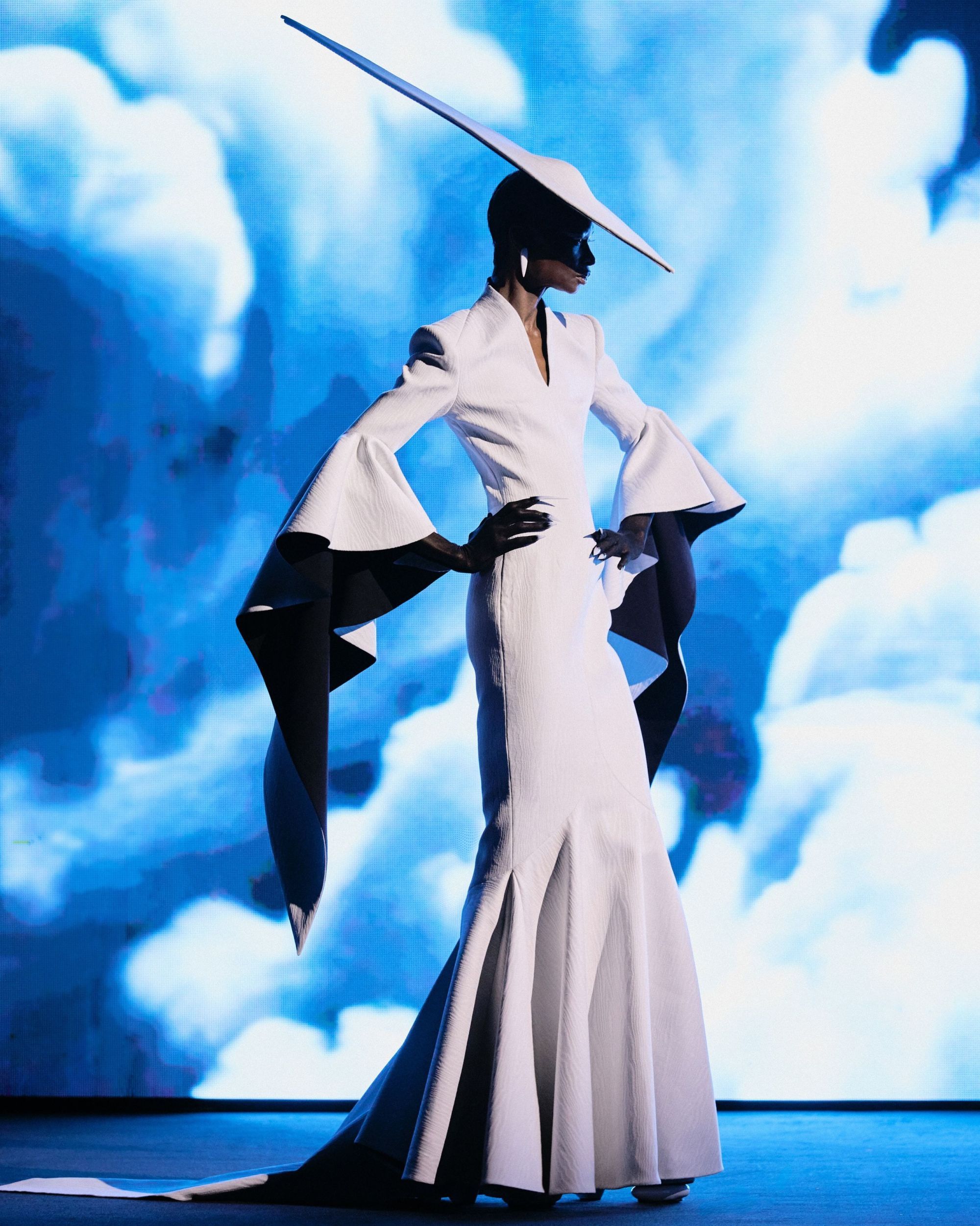 Come i designer asiatici stanno rivoluzionando l'Haute Couture Negli scorsi giorni, quattro designer si sono concentrati non sul passato ma sulla celebrazione culturale