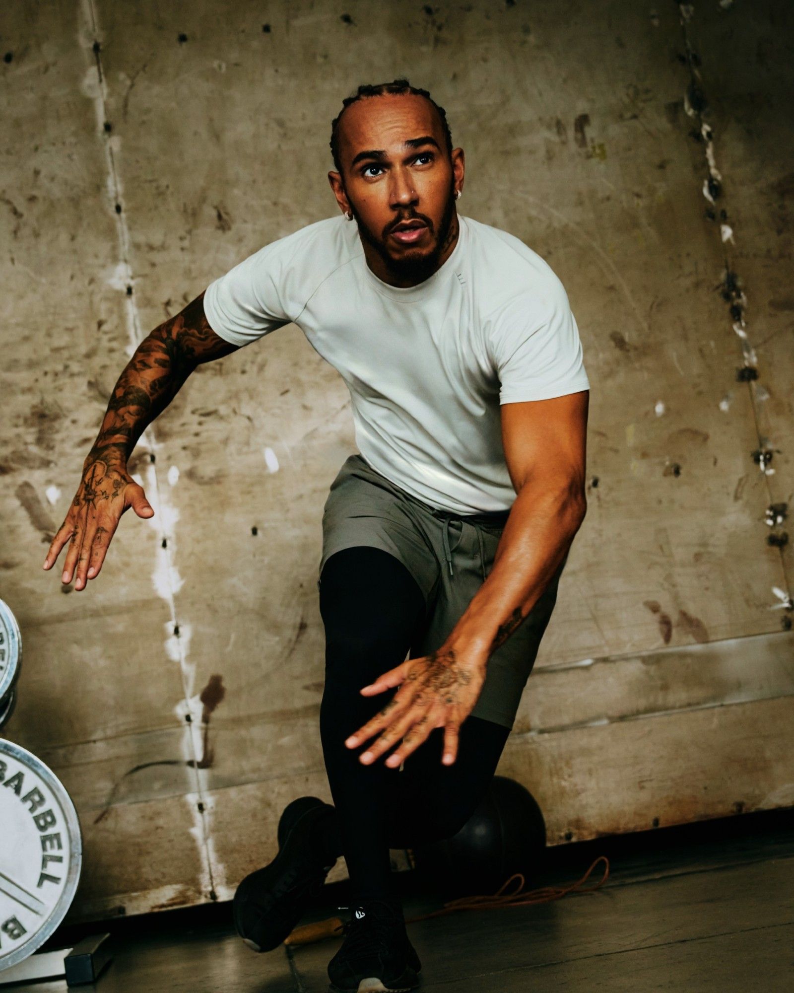 La nuova campagna di Lululemon per la collezione Train Con protagonista Lewis Hamilton