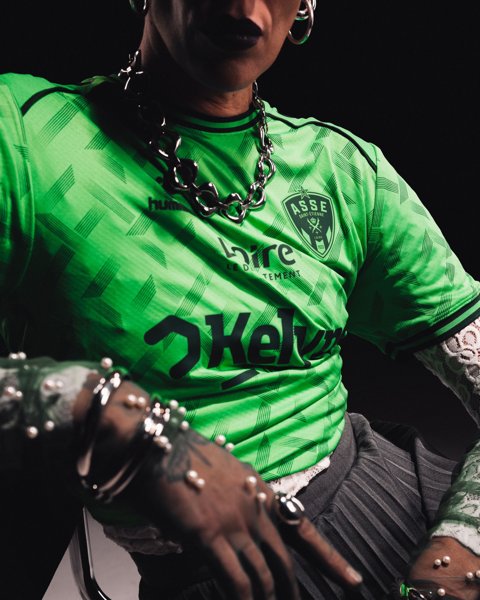 Timothée Chalamet ha svelato la nuova maglia del Saint-Étienne Una trovata geniale del club francese