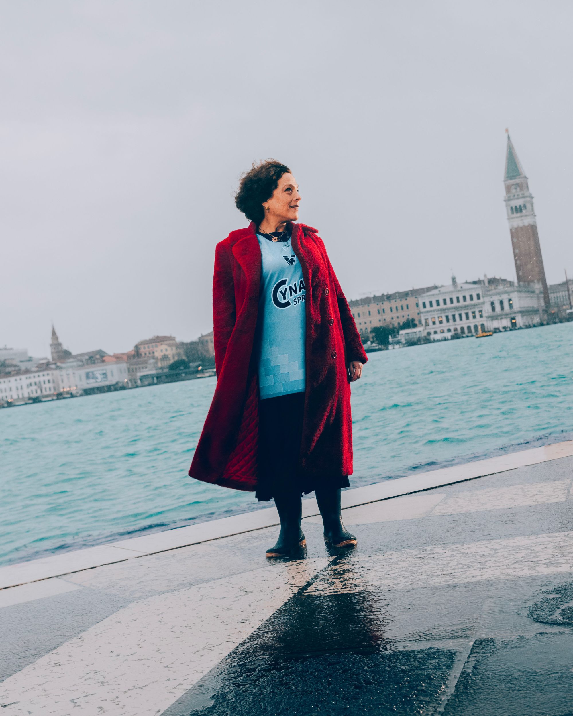 Venezia e NOCTA presentano un'edizione speciale della quarta maglia A firmarla è sempre Drake Ramberg