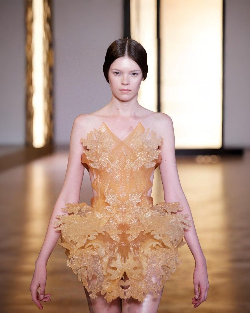 When math meet fashion Designs that make us wonder: “Can you wear a fractal?”