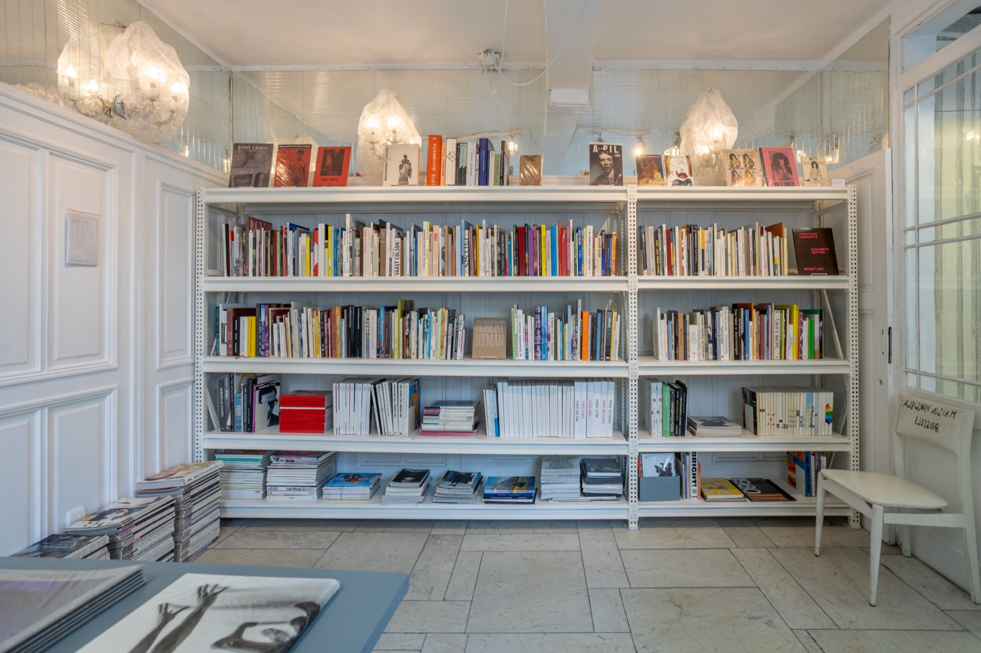 «Entrare in una libreria oggi è un gesto politico», intervista a Saint-Martin Bookshop Come costruire un landmark culturale fisico nell’era del brainrot | Image 603440