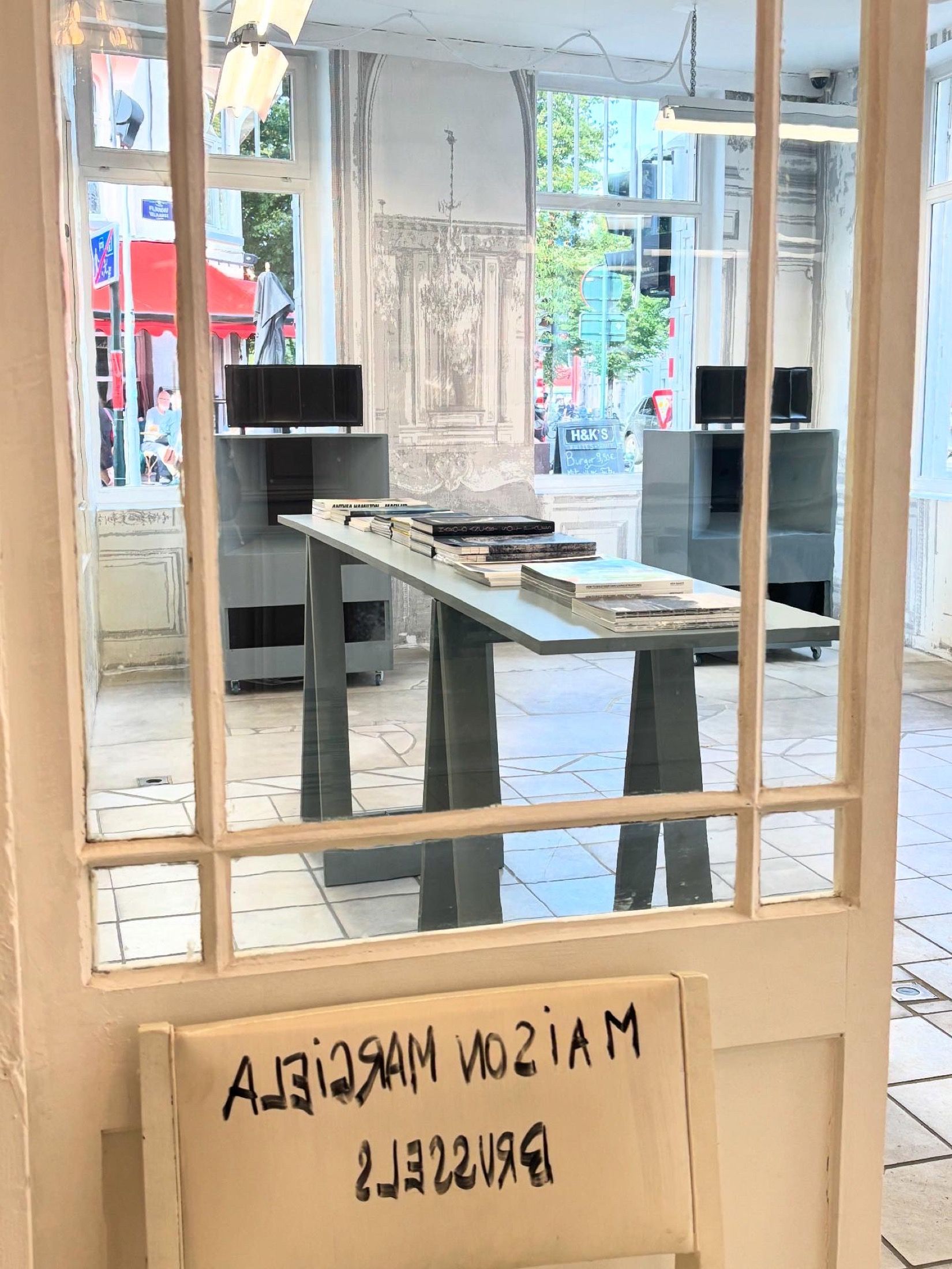 «Entrare in una libreria oggi è un gesto politico», intervista a Saint-Martin Bookshop Come costruire un landmark culturale fisico nell’era del brainrot | Image 603436