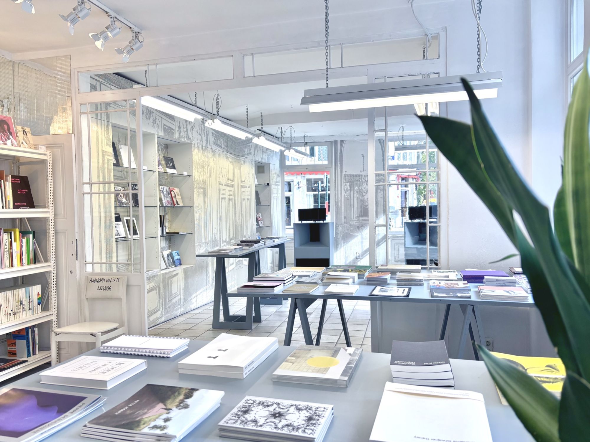 «Entrare in una libreria oggi è un gesto politico», intervista a Saint-Martin Bookshop Come costruire un landmark culturale fisico nell’era del brainrot | Image 603435