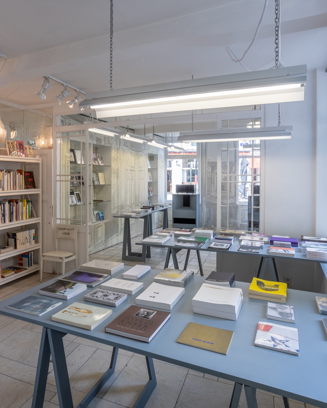 «Entrare in una libreria oggi è un gesto politico», intervista a Saint-Martin Bookshop Come costruire un landmark culturale fisico nell’era del brainrot