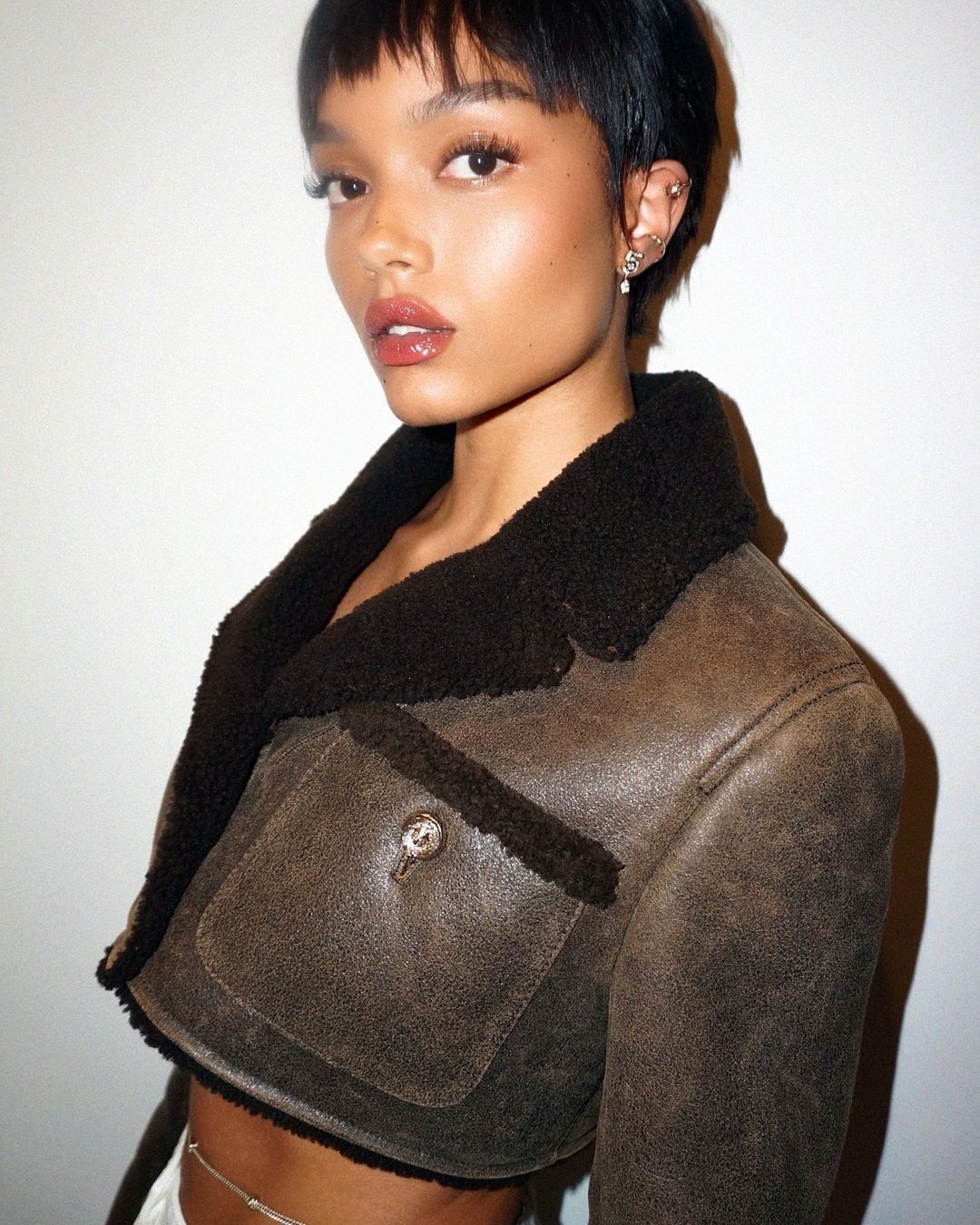 All the secrets of blue lip gloss How to show off a sparkling lip look using this must-have