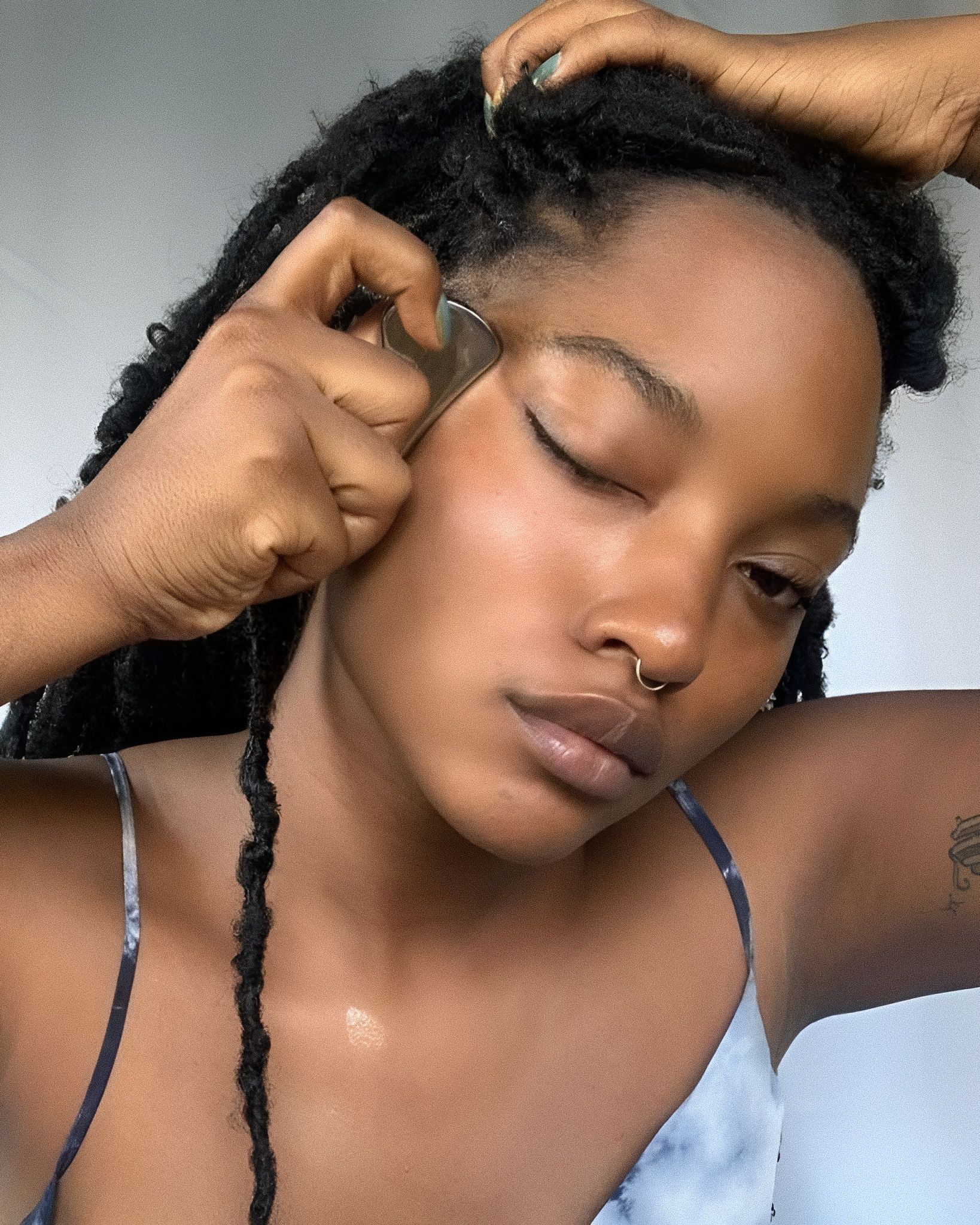 Il face yoga funziona davvero? Un piccolo rituale per coccolare noi stesse