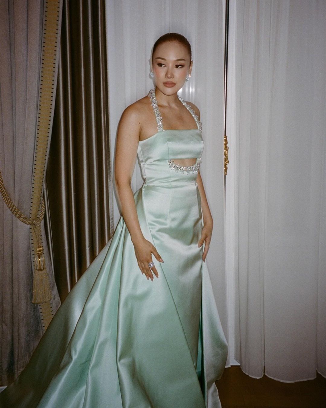 Regencycore 2026: il passato che non passa mai Dalle sale da ballo di Netflix alle brughiere gotiche: anatomia di un’estetica che reinventa la storia