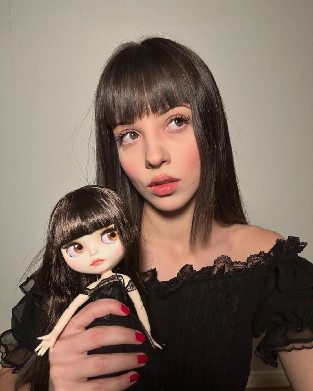 Tutto sul Blythe doll make-up trend Come te, ma mini (e un po' inquietante)