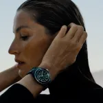 A dip in the ocean with Chanel and Gisele Bündchen for the return of the J12 Highlighting the balance between power and delicacy of the iconic 2000s watch