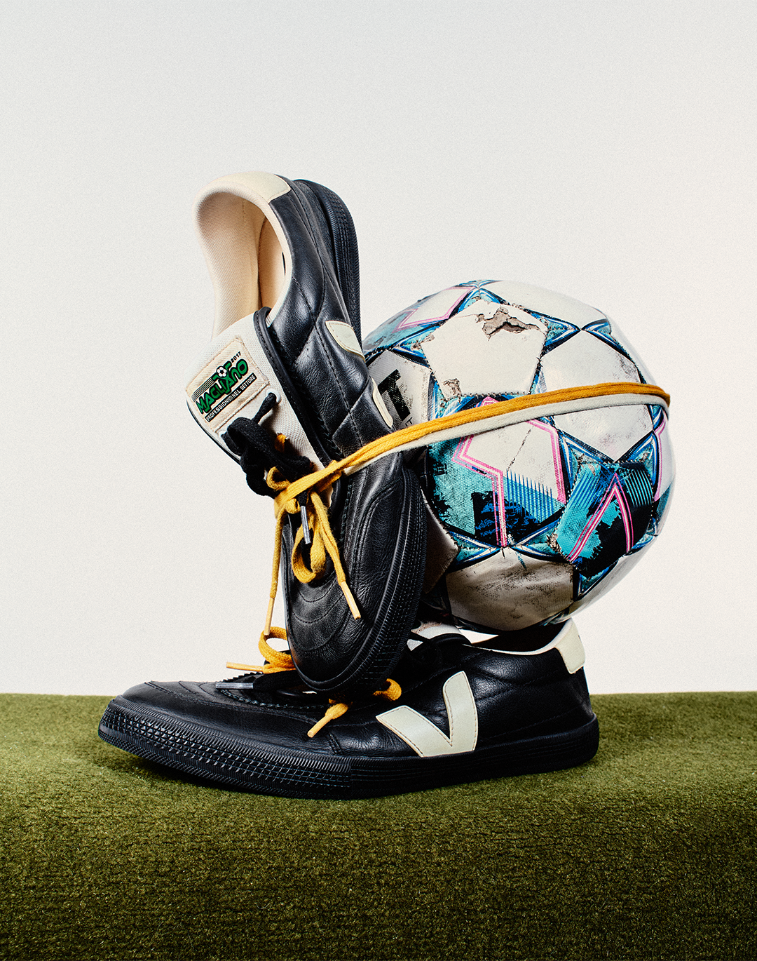 VEJA e Magliano presentano le nuove Panenka  Il modello ispirato ad uno scarpino da calcio con un take provinciale